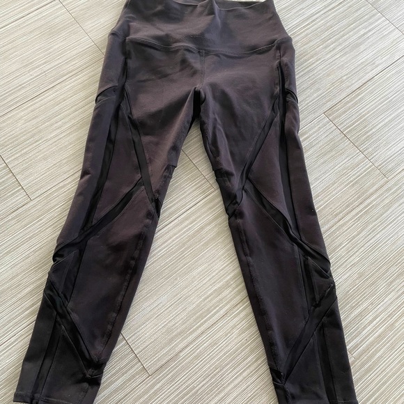 Alo sheer mesh detail leggings capris black - Picture 7 of 8